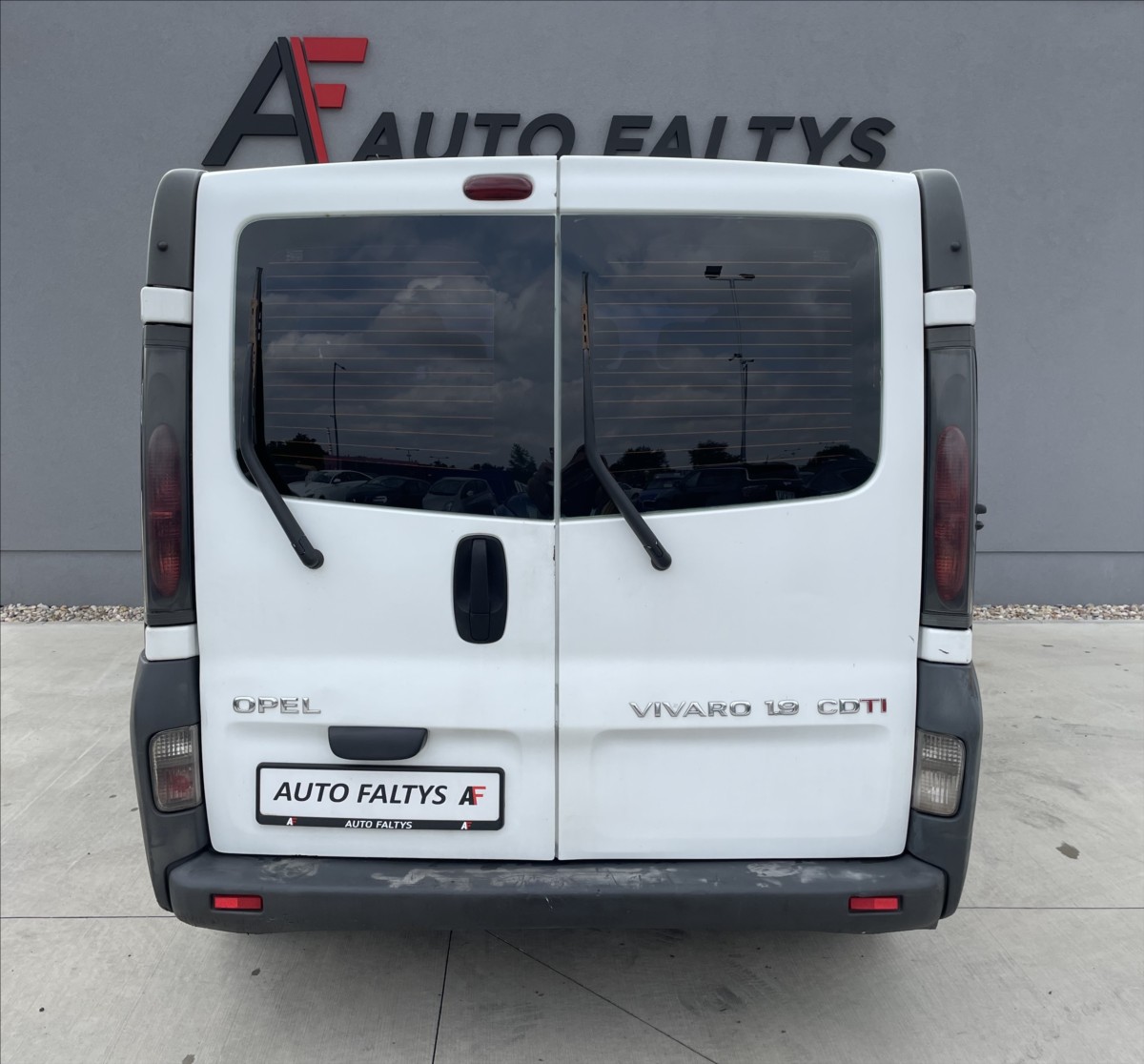 opel-vivaro-1-9-dci-74kw-9-mist - 3