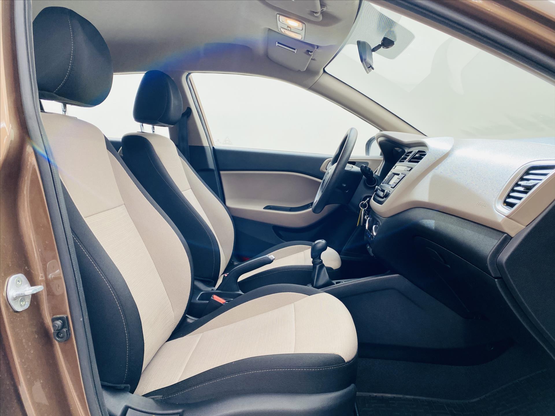 hyundai-i20-1-2-i-55kw-1-majitel - 7