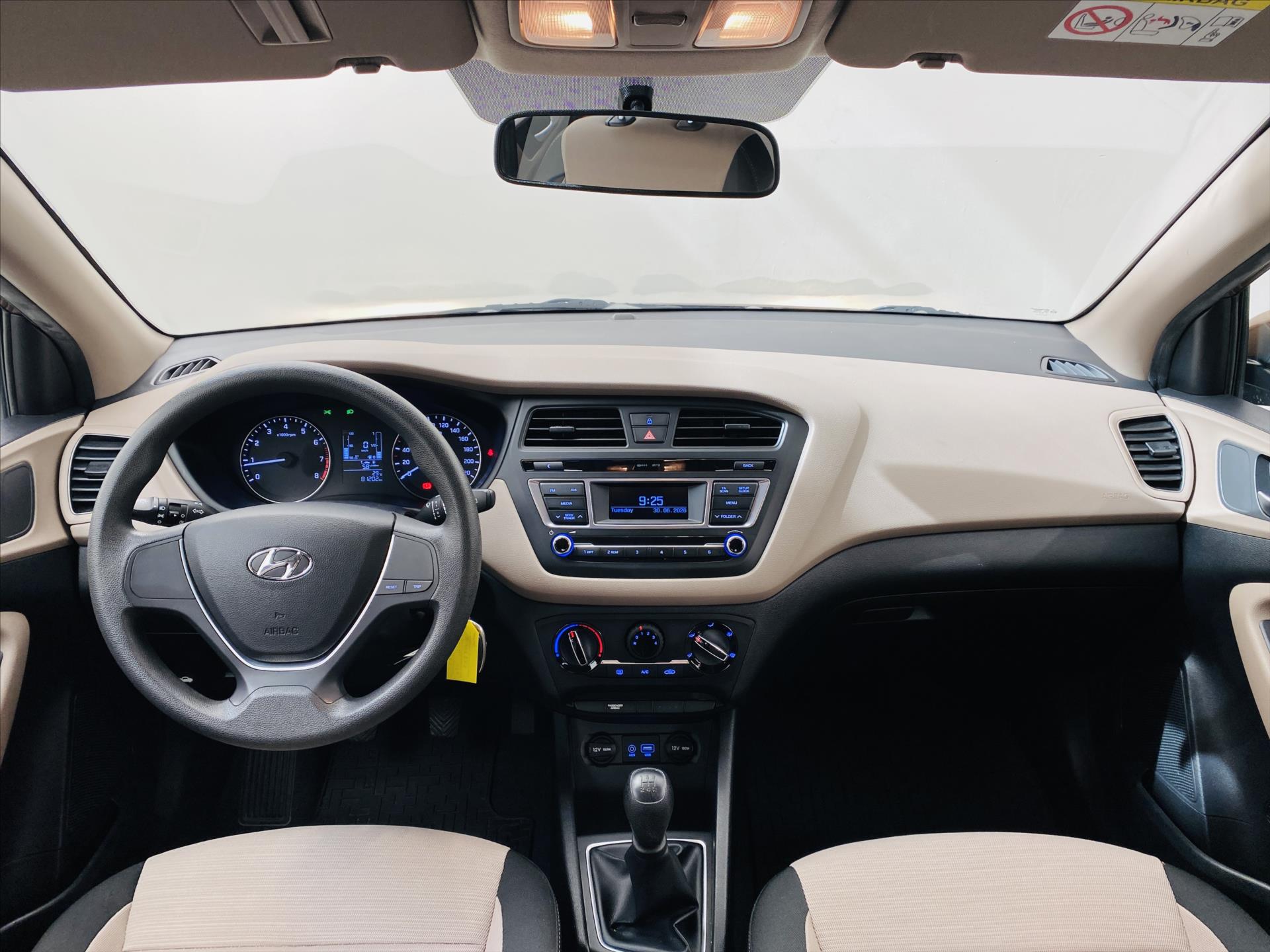 hyundai-i20-1-2-i-55kw-1-majitel - 8