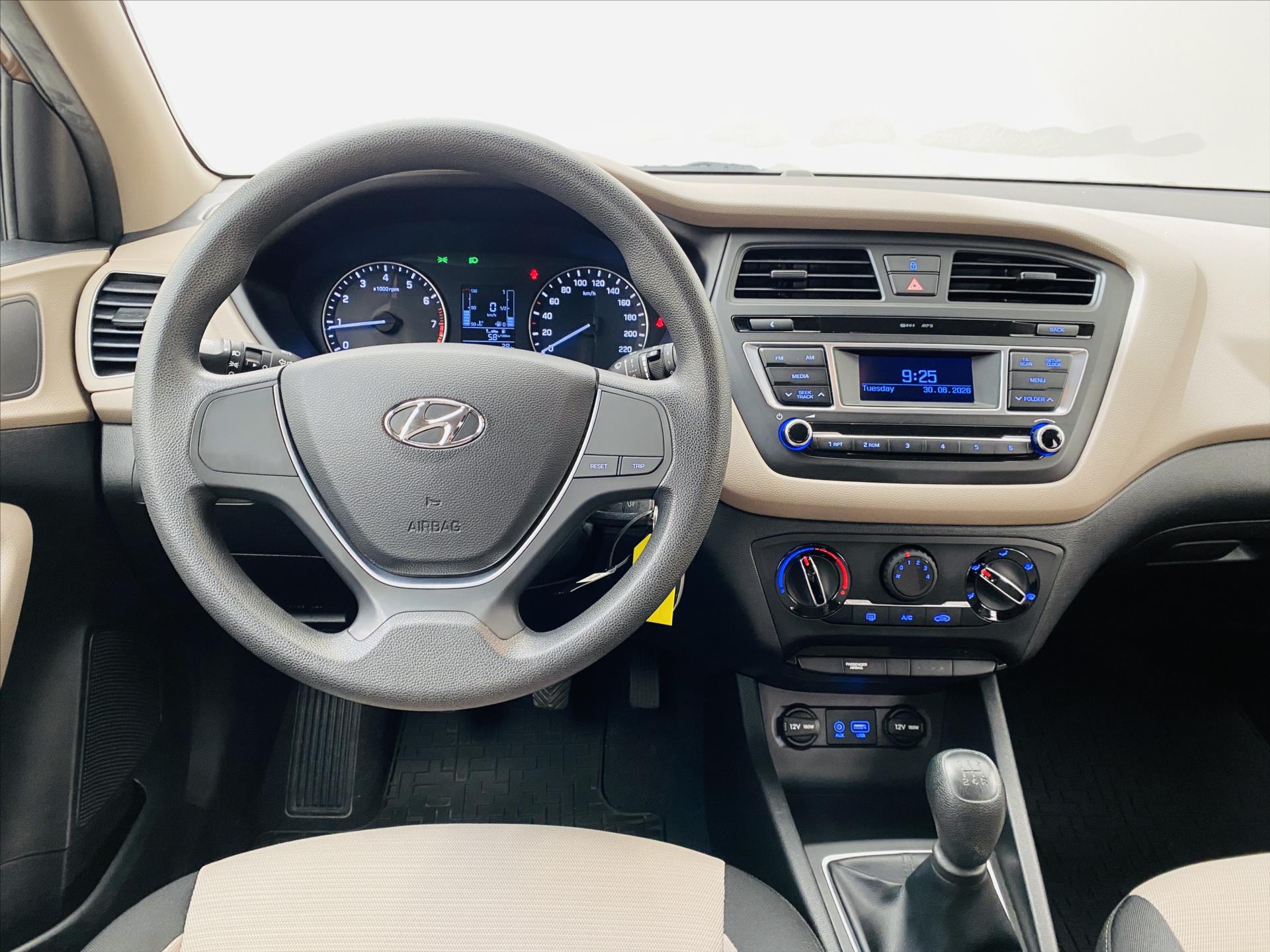 hyundai-i20-1-2-i-55kw-1-majitel - 9