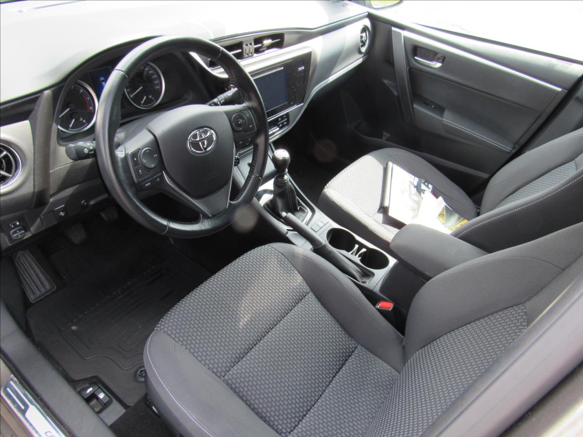 toyota-corolla-1-6-vvt-i-97kw-sedan - 8
