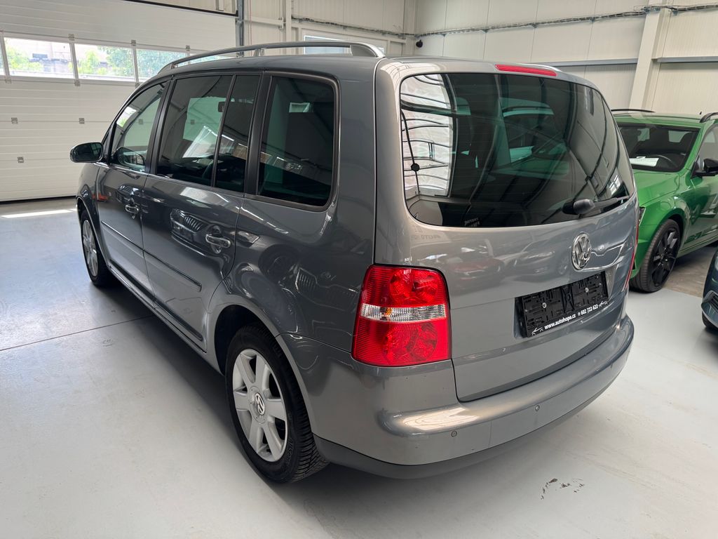 volkswagen-touran-2-0-tdi-dsg-highline - 3