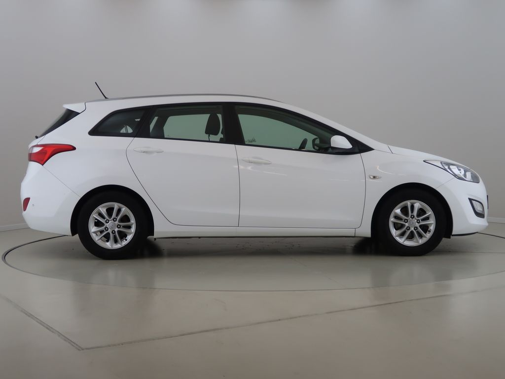 hyundai-i30-1-6i-88kw-klima-manual-cz-1maj - 3