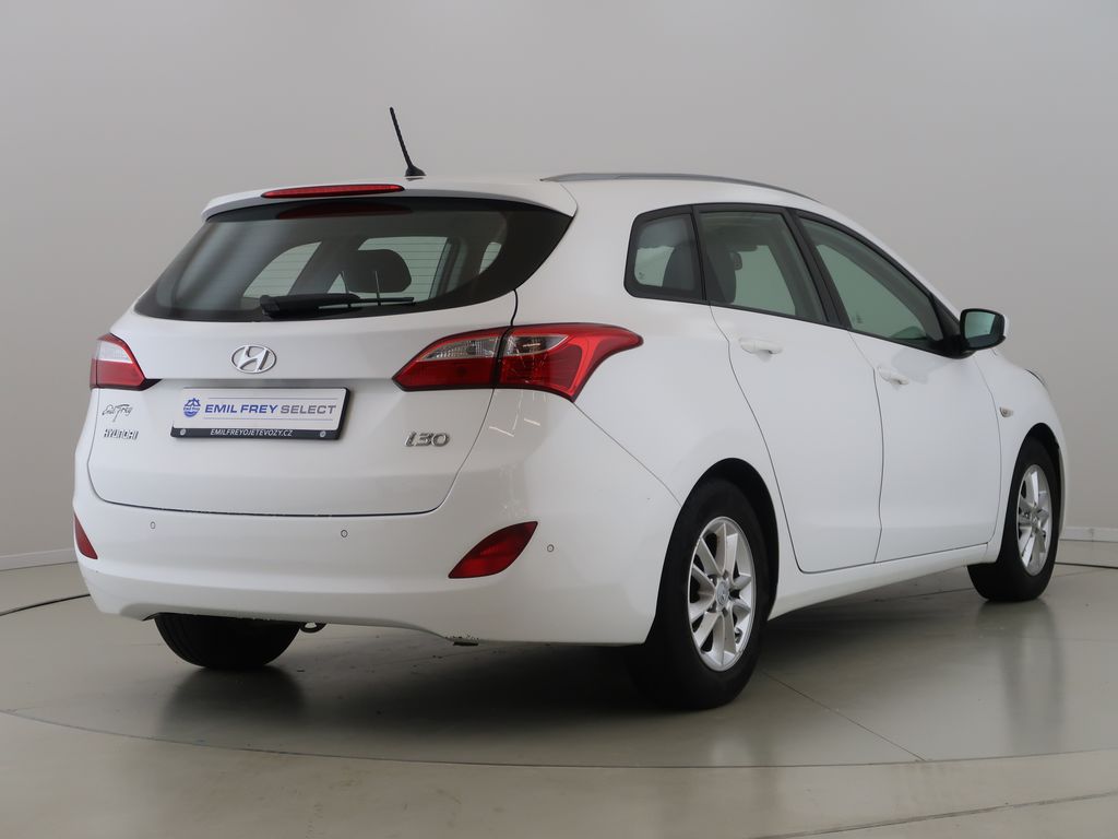 hyundai-i30-1-6i-88kw-klima-manual-cz-1maj - 4