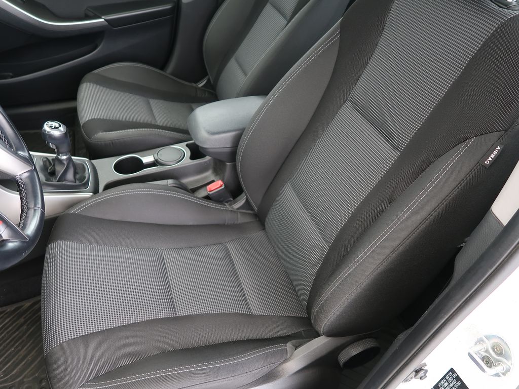 hyundai-i30-1-6i-88kw-klima-manual-cz-1maj - 8