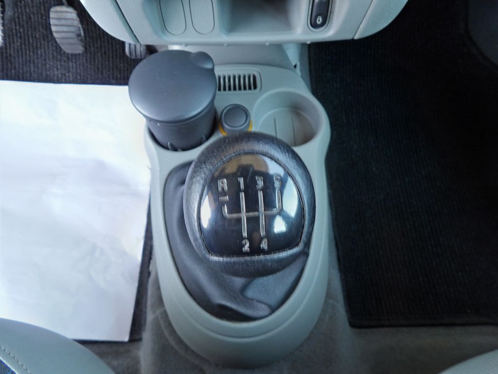 renault-kangoo-1-2i-16v-55kw-klimatizace - 8