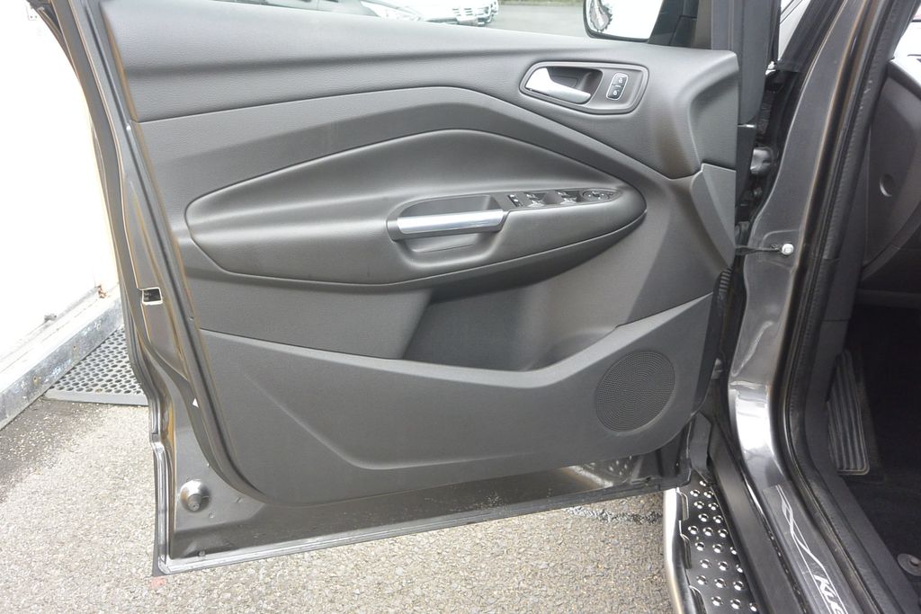 ford-kuga-2-0tdci-4x4-at-titanium-132kw - 8