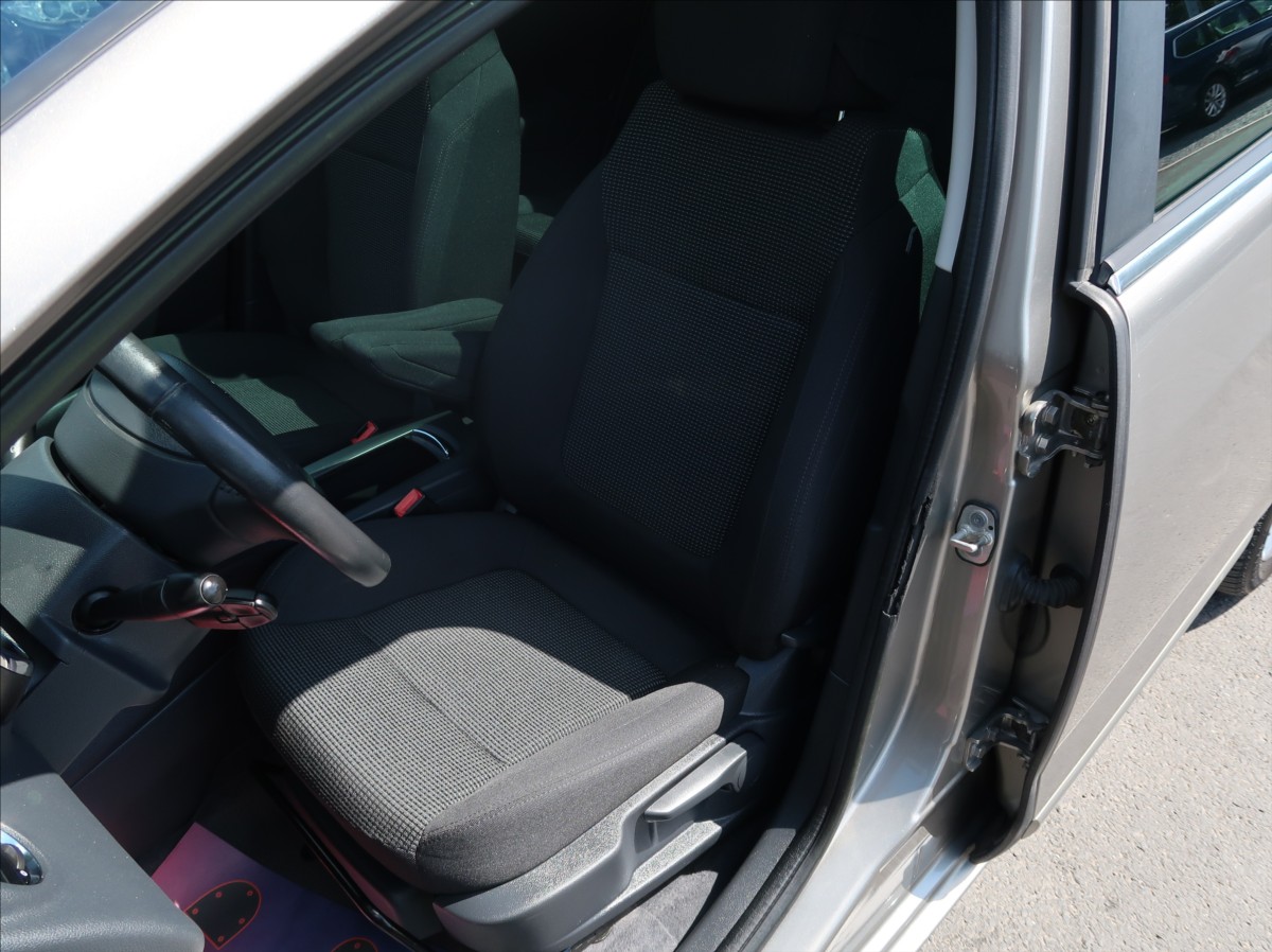 peugeot-5008-2-0-hdi-110kw-novecr-7mist - 9