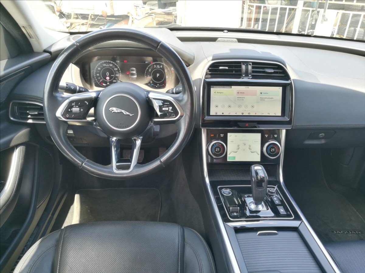 jaguar-xe-2-0-t-52000-km - 4