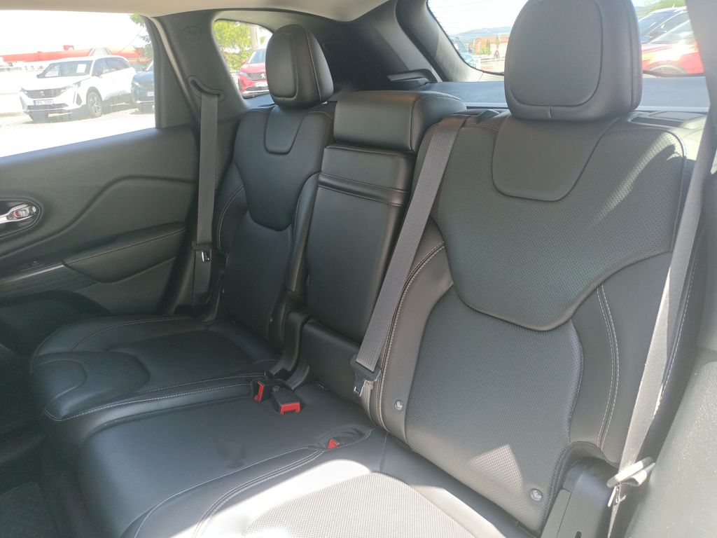 jeep-cherokee-2-2-4wd-9atx-200k-limited - 4