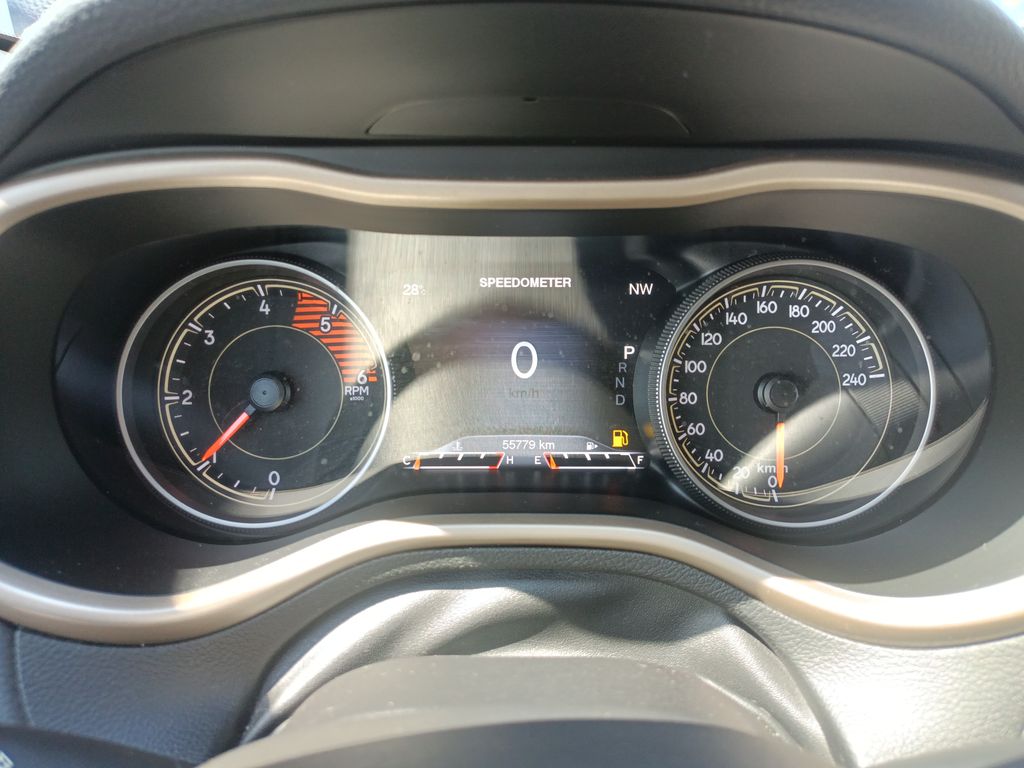 jeep-cherokee-2-2-4wd-9atx-200k-limited - 6