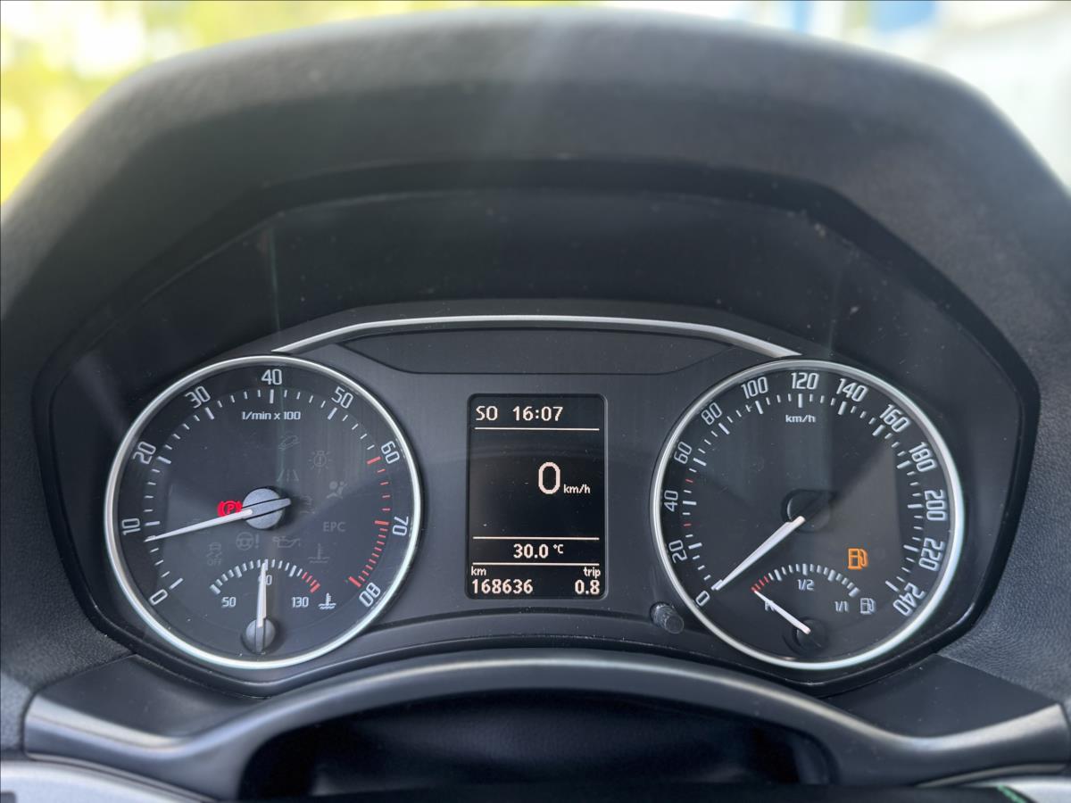 skoda-octavia-1-2-tsi-77kw-ambiente-navi-alu-top-stav - 9