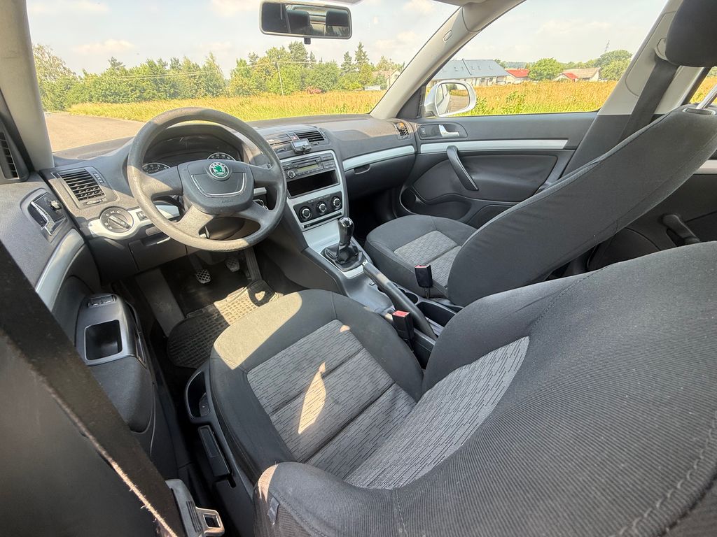 skoda-octavia-1-9-tdi-pd-ambiente - 8