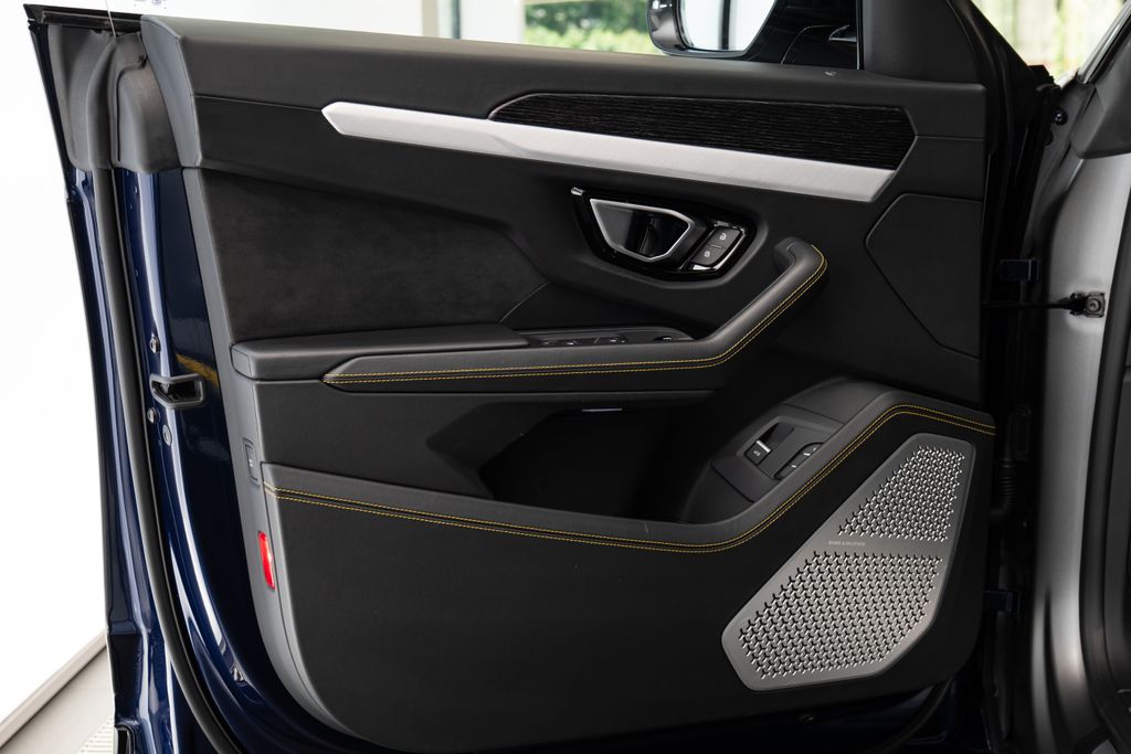 lamborghini-urus-23-b-o-3d-pano-full-adas-dab - 4