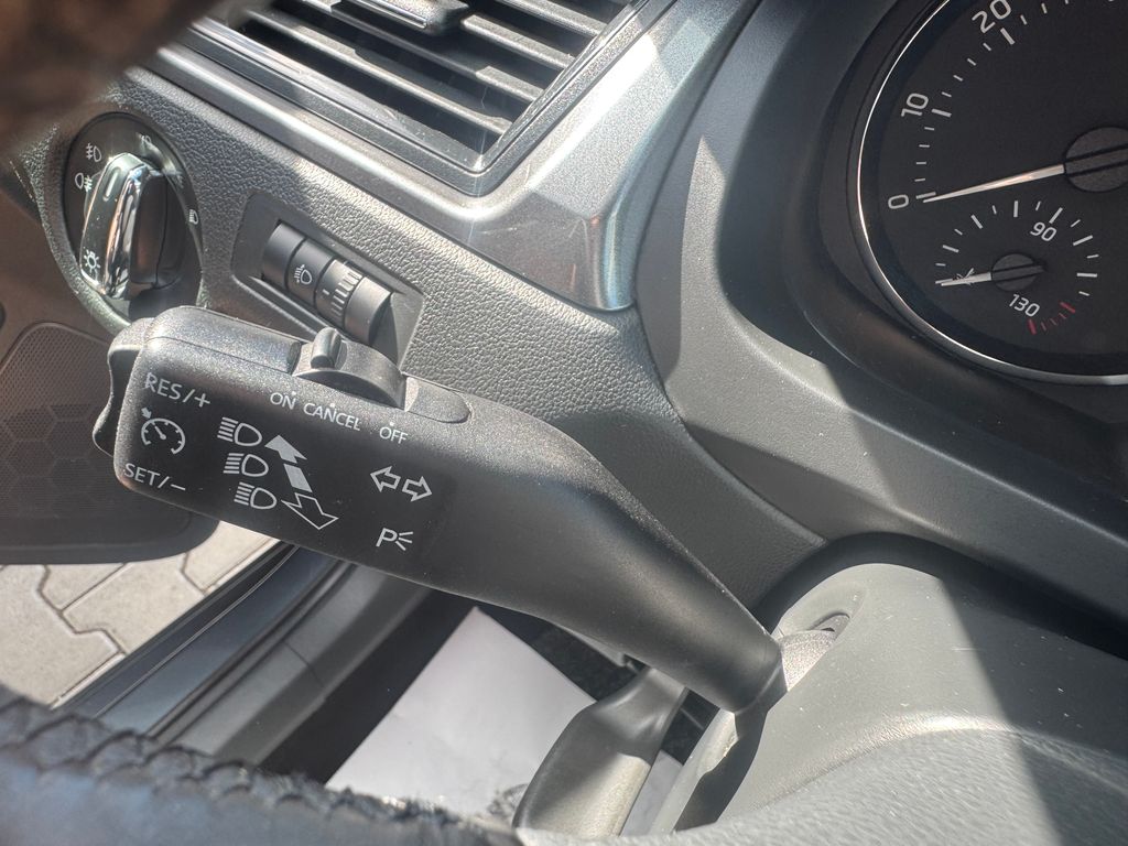 skoda-rapid-spb-1-2-tsi-ambition - 8