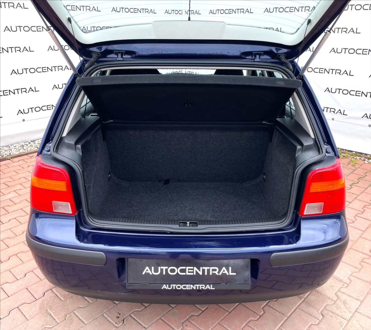 volkswagen-golf-1-4-i-16v-55kw-servis - 9