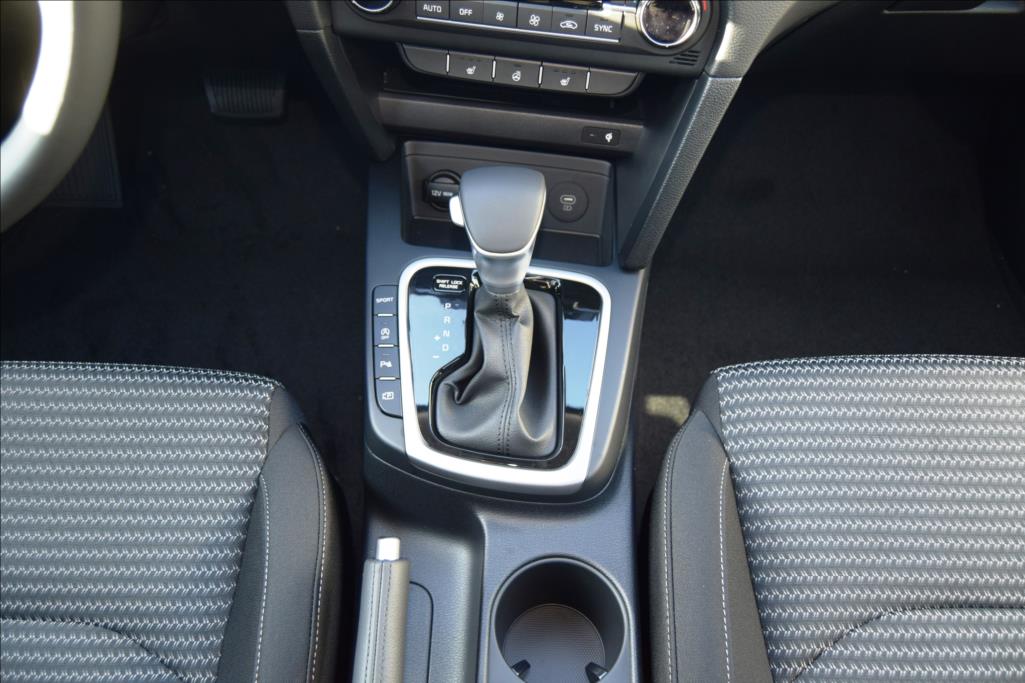 kia-ceed-sw-1-5-tgdi-7dct-top-bus - 6
