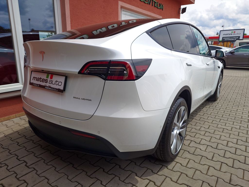 tesla-model-y-long-range-dual-motor-378-kw-soh-88-7-odpoce - 5