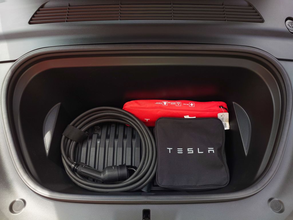 tesla-model-y-long-range-dual-motor-378-kw-soh-88-7-odpoce - 9