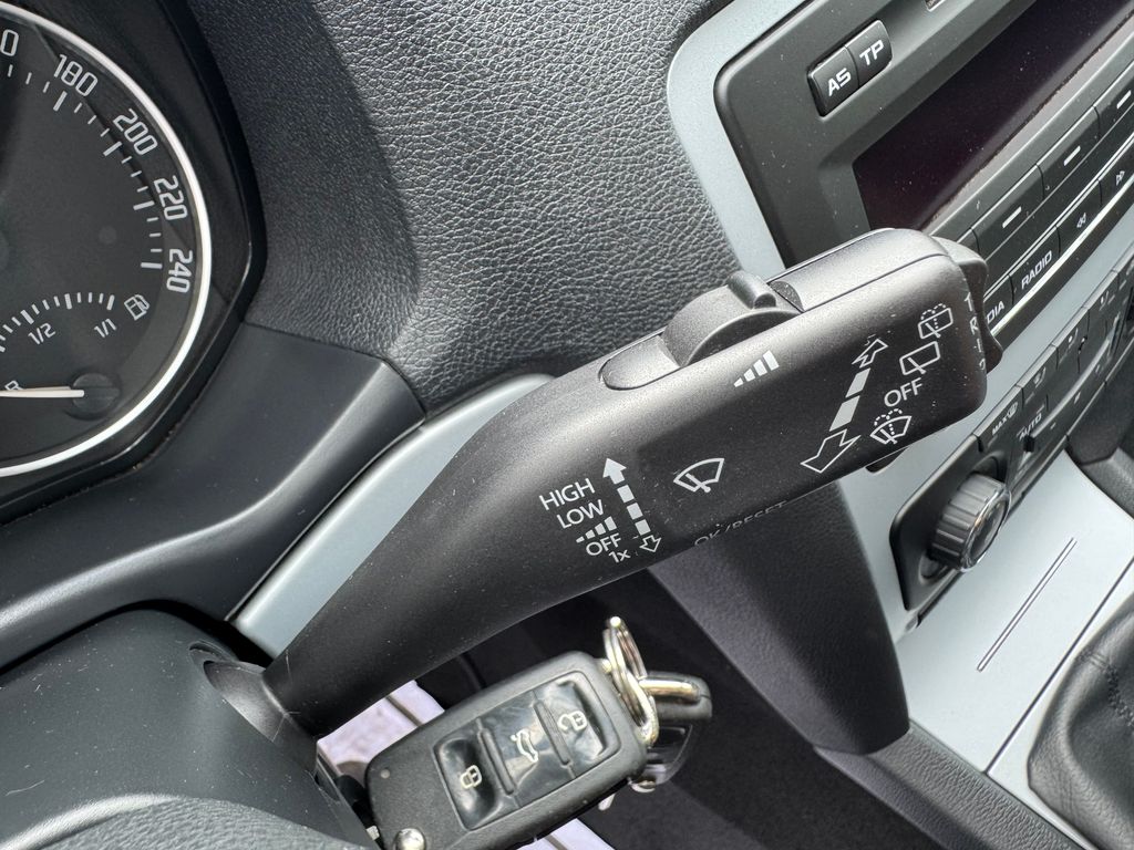 skoda-octavia-combi-1-2-tsi-ambition - 9