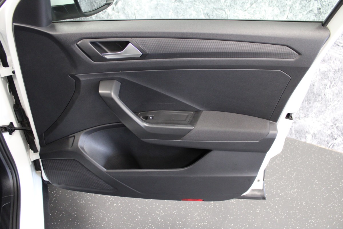 volkswagen-t-roc-1-6-tdi-1-majitel-cz-top - 8