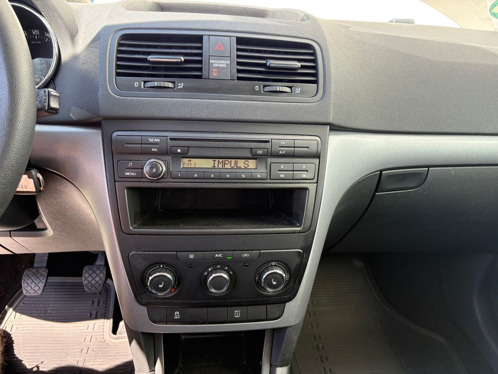 skoda-yeti-2-0tdi-81kw-klima-vyhrevy - 9