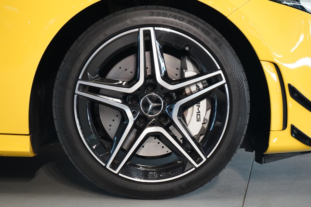 mercedes-benz-tridy-a-35-amg-4matic-aero-kamera - 6