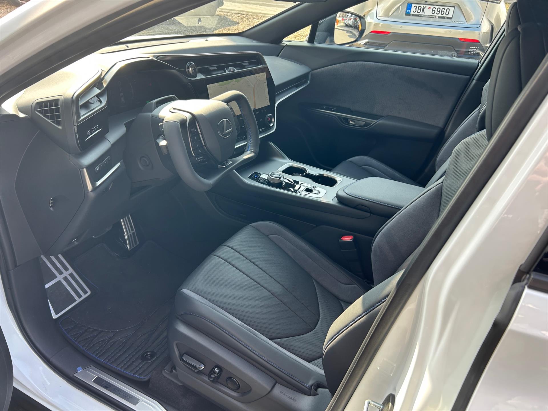 lexus-0-0-rz-550e-f-sport-top - 9