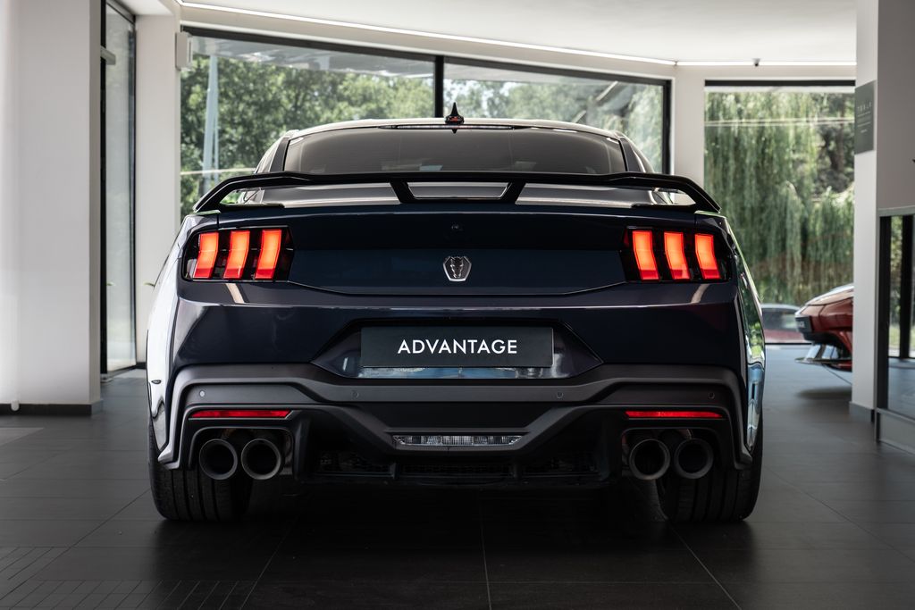 ford-mustang-dark-horse - 2