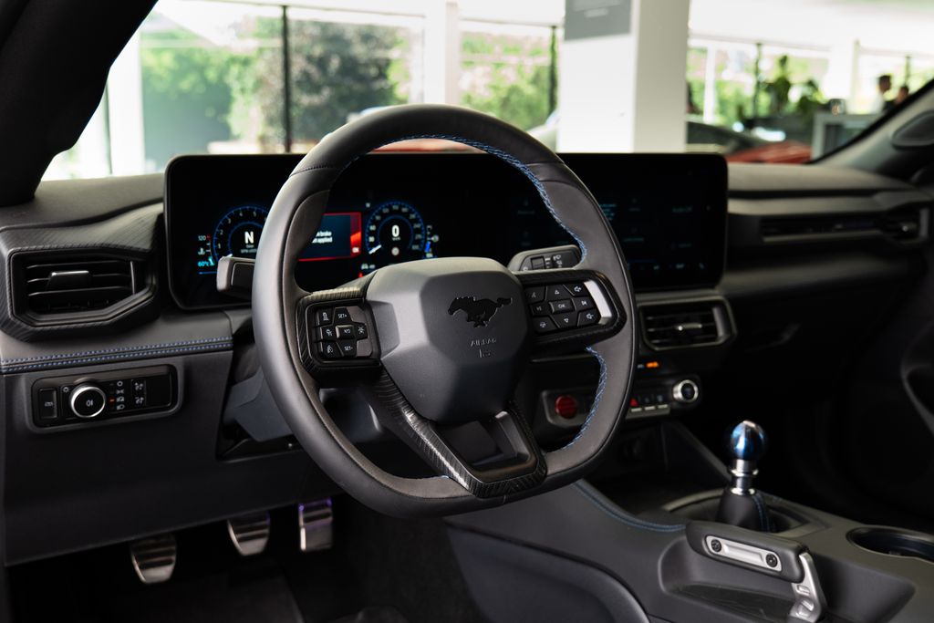 ford-mustang-dark-horse - 5