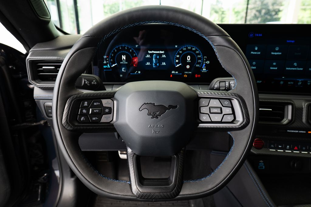 ford-mustang-dark-horse - 6