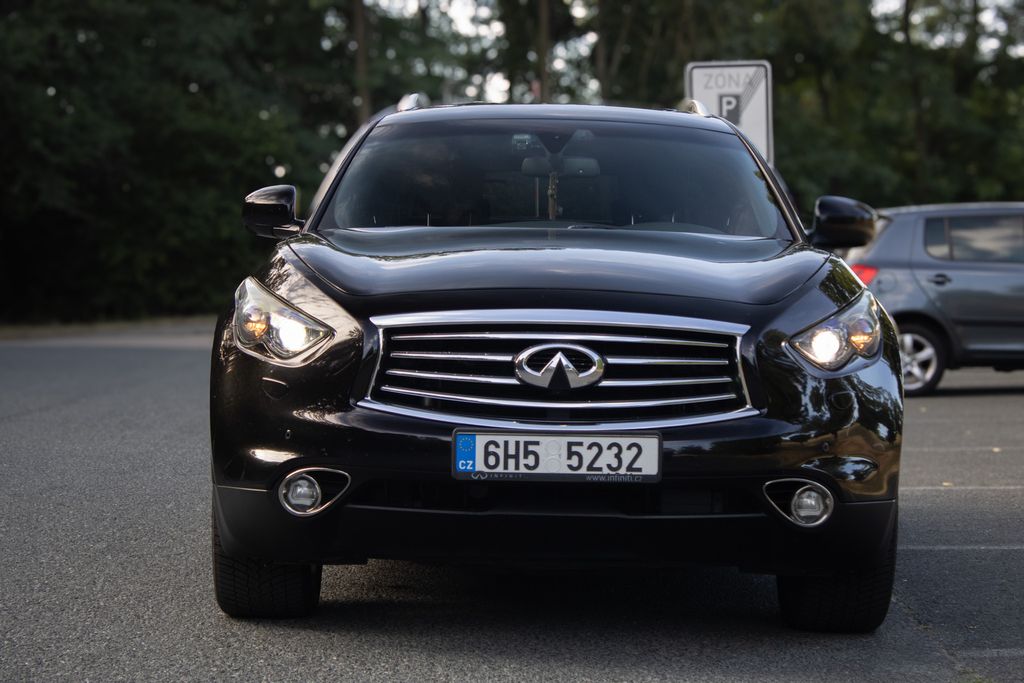 infiniti-qx70-verze-s-servisovane-dvb-t - 1