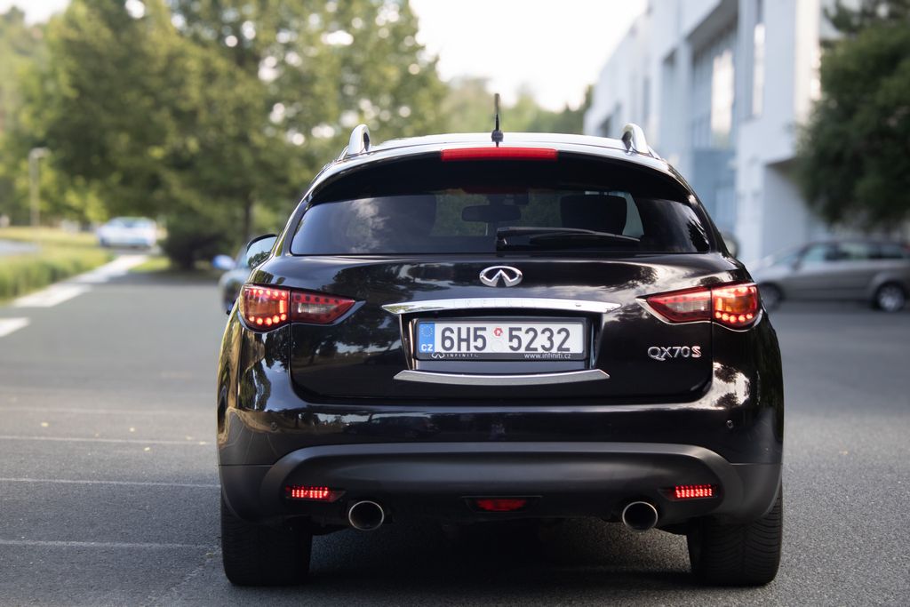 infiniti-qx70-verze-s-servisovane-dvb-t - 5