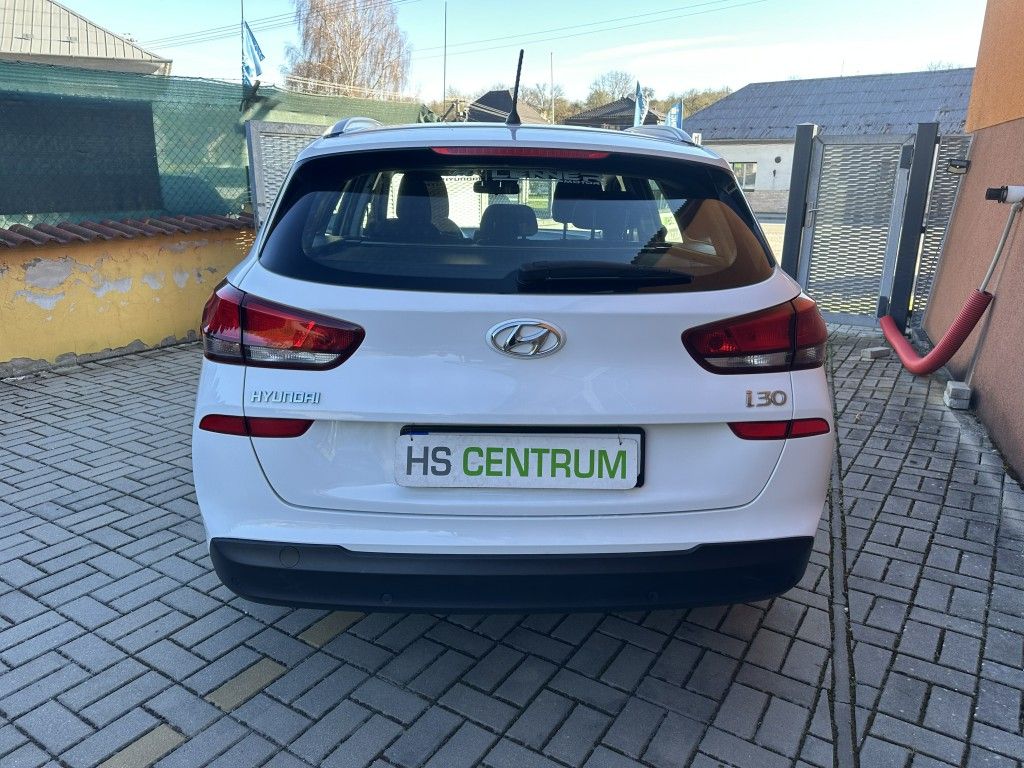 hyundai-i30-1-6-crdi-85kw-serviska - 3