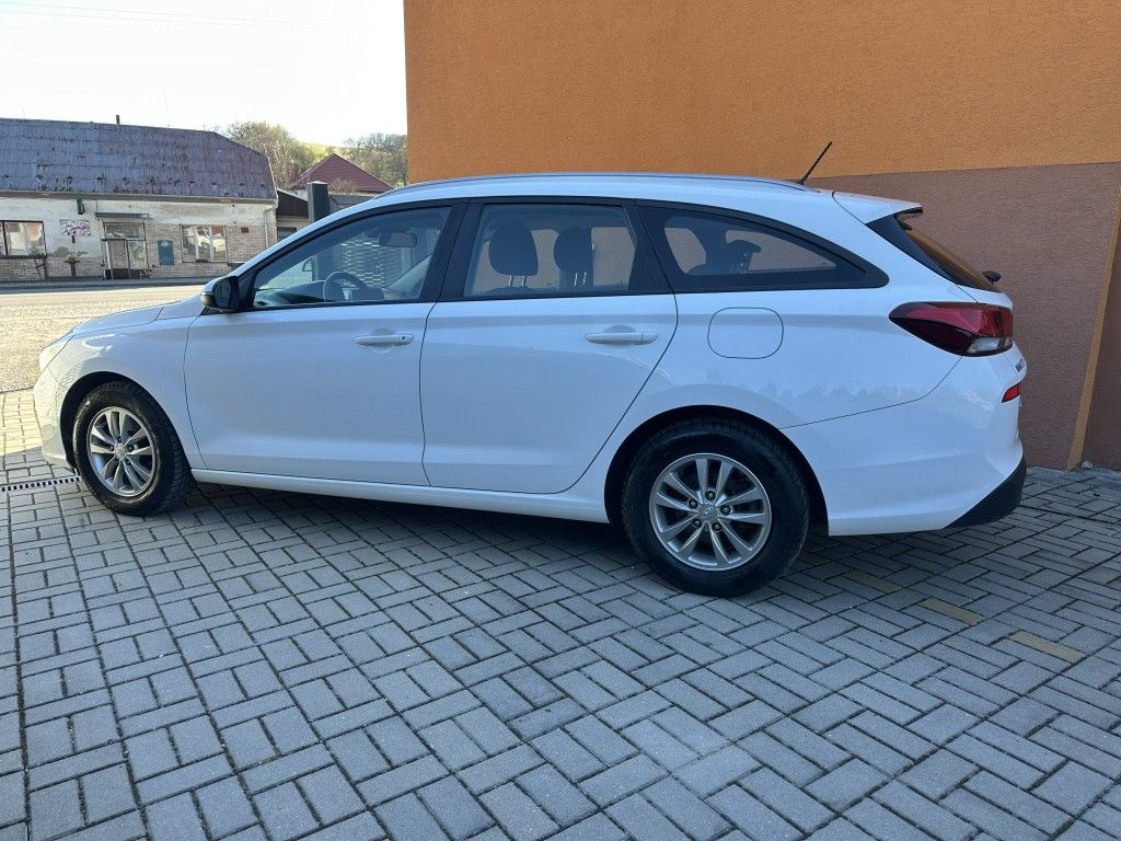hyundai-i30-1-6-crdi-85kw-serviska - 6