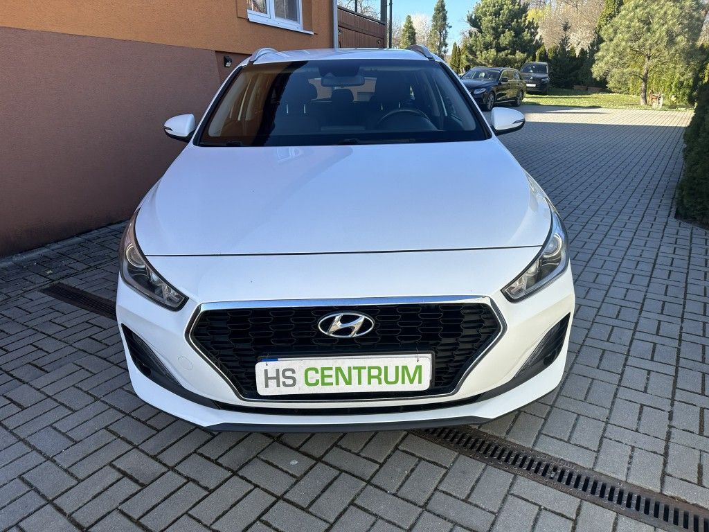hyundai-i30-1-6-crdi-85kw-serviska - 9
