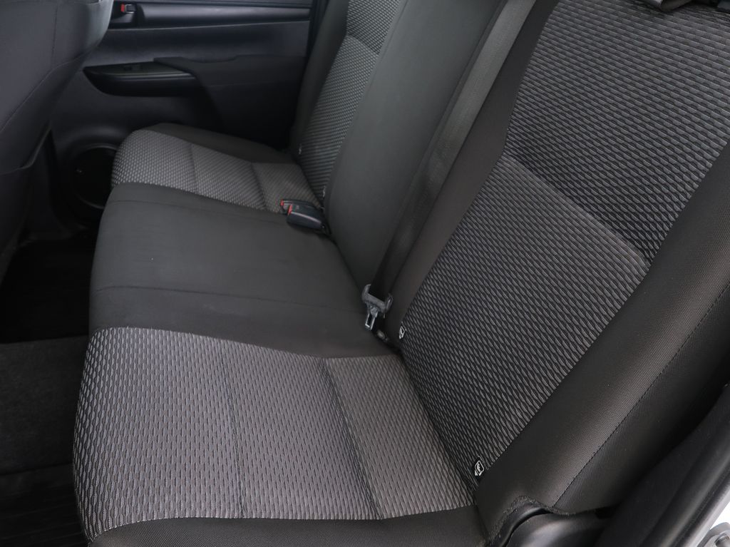 toyota-hilux-2-4-d-4d-doublecab-4x4-live-cz-1maj - 9