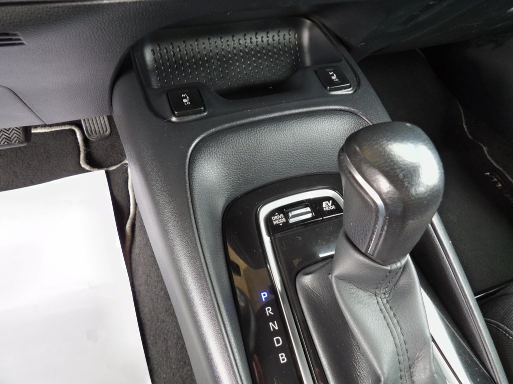 toyota-corolla-1-8hybrid-business-navi-kamera - 9