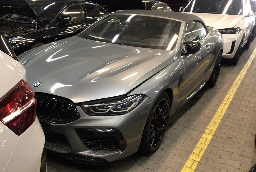 bmw-m8-competition-tv-b-w - 5