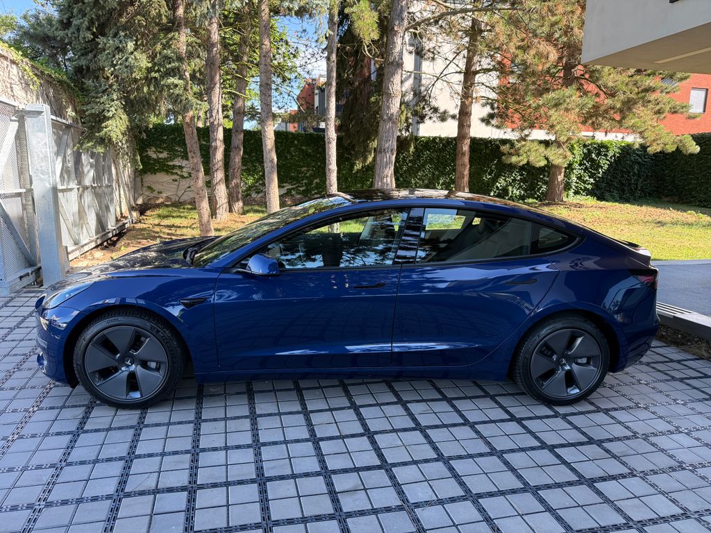 tesla-model-3-long-range-awd-rezervace - 2