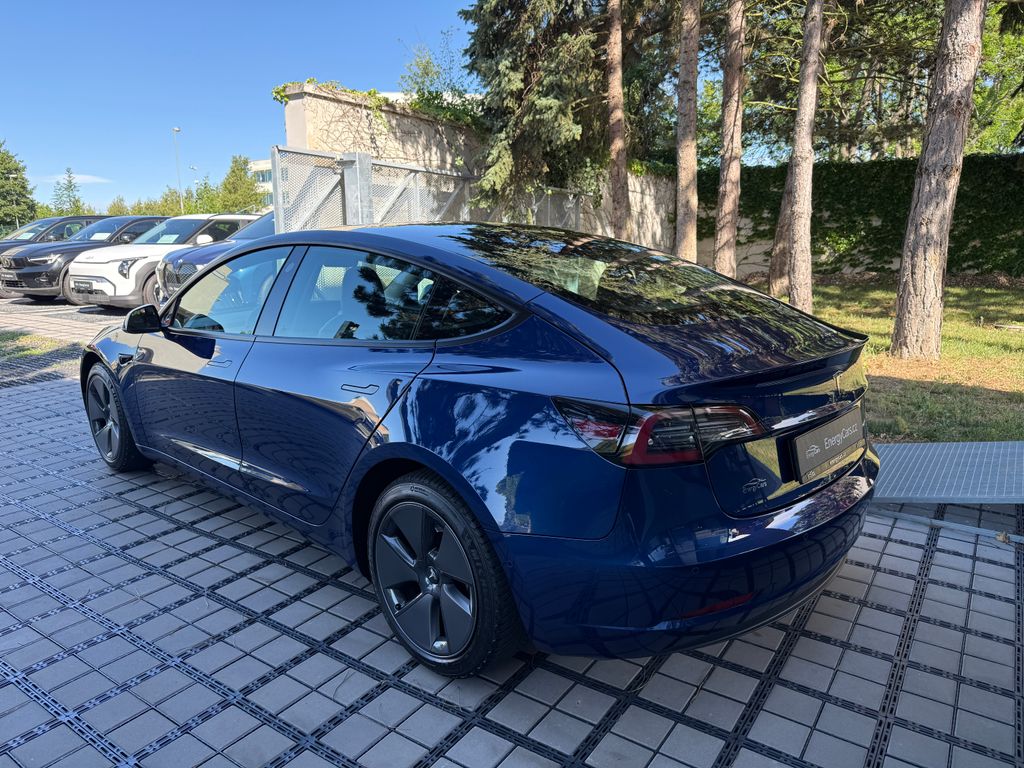 tesla-model-3-long-range-awd-rezervace - 3