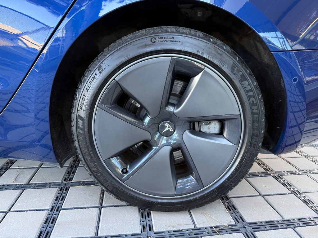 tesla-model-3-long-range-awd-rezervace - 6