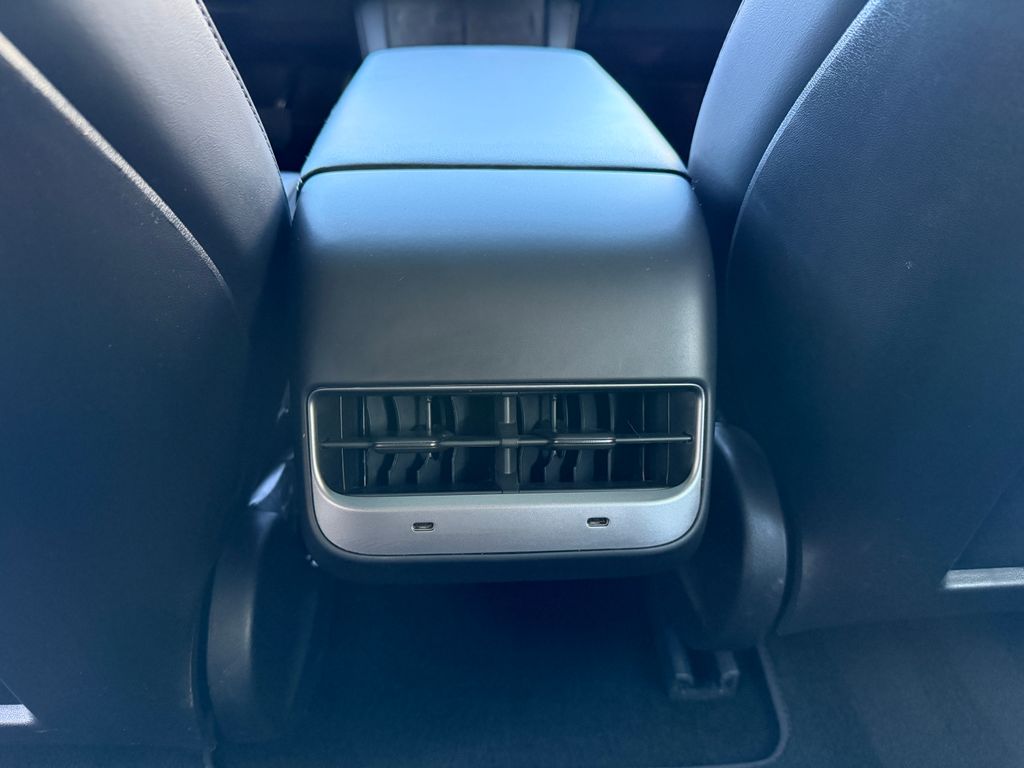 tesla-model-3-long-range-awd-rezervace - 9