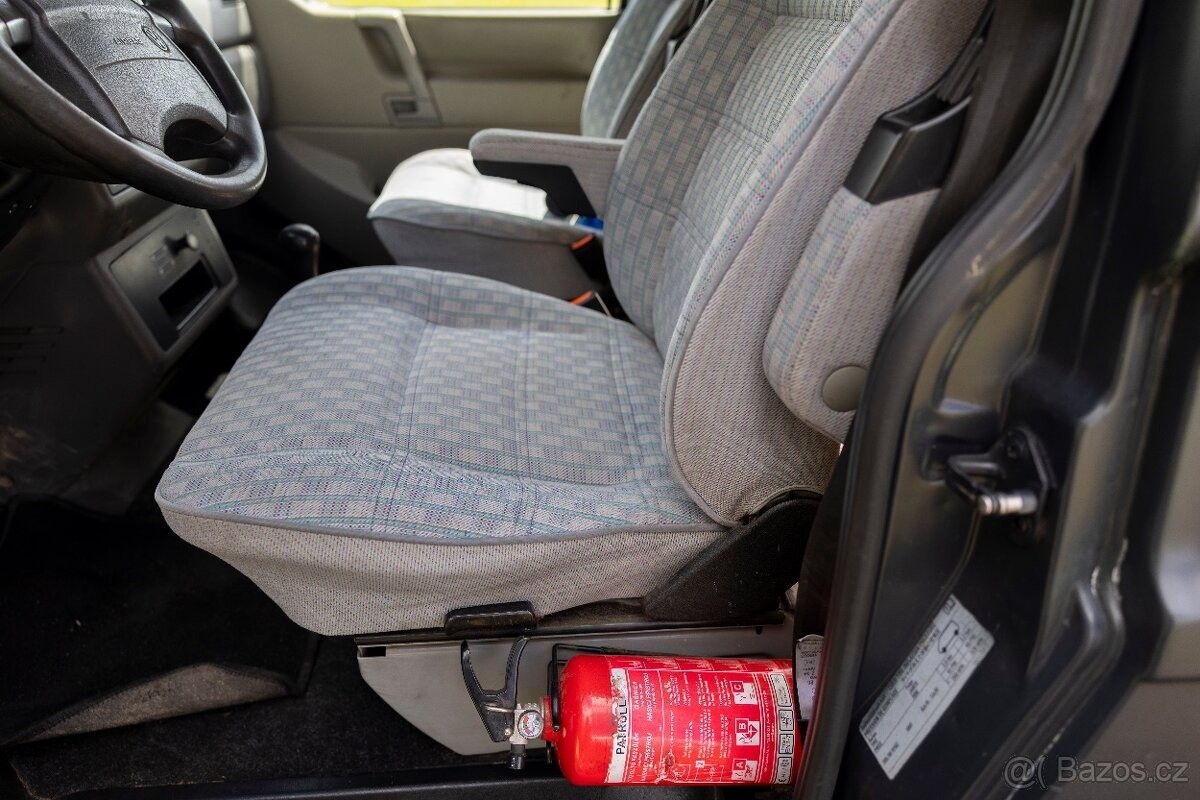 volkswagen-transporter-2-5-t4-kombi-caravelle-tdi - 5