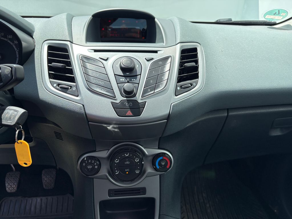 ford-fiesta-1-3i-44kw-klima-vyhrevy - 8