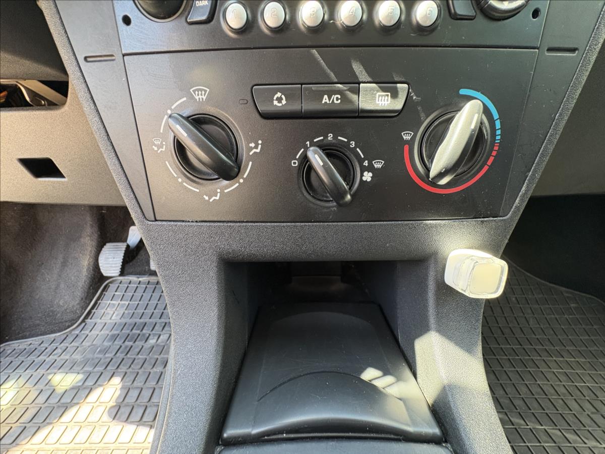 citroen-c4-1-4-i-65kw-cz-klima-orig-km - 9