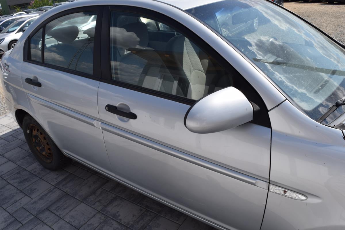 hyundai-accent-1-4-i-71kw-nova-stk-klima - 8