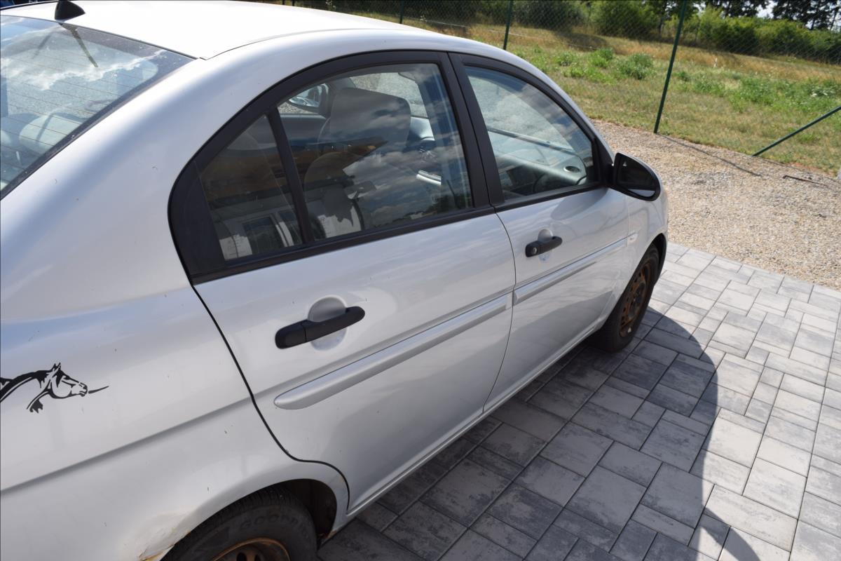 hyundai-accent-1-4-i-71kw-nova-stk-klima - 9