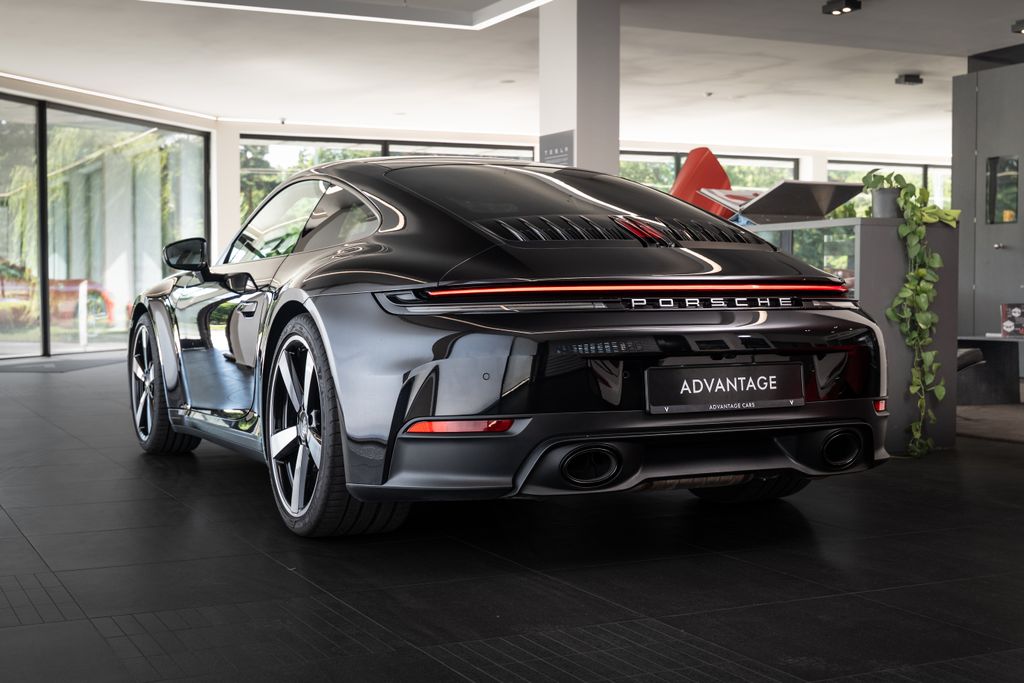 porsche-911-992-2-carrera-pano-bose-sportovni-vyfuk-zaruka - 3