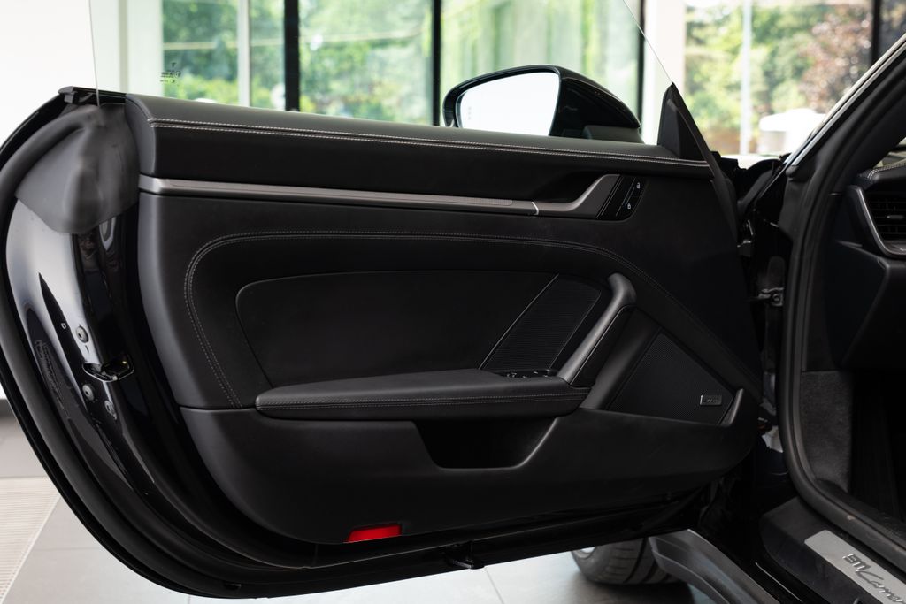 porsche-911-992-2-carrera-pano-bose-sportovni-vyfuk-zaruka - 6